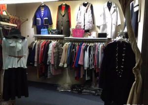 高峰路9号新和平2期3楼 批发零售皆宜的服装店