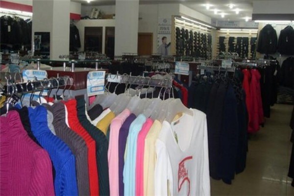 千佳汇服装超市 打造性价比极致服装零售新体验